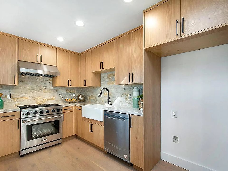 1st image of 715 Jasmine Ave #B