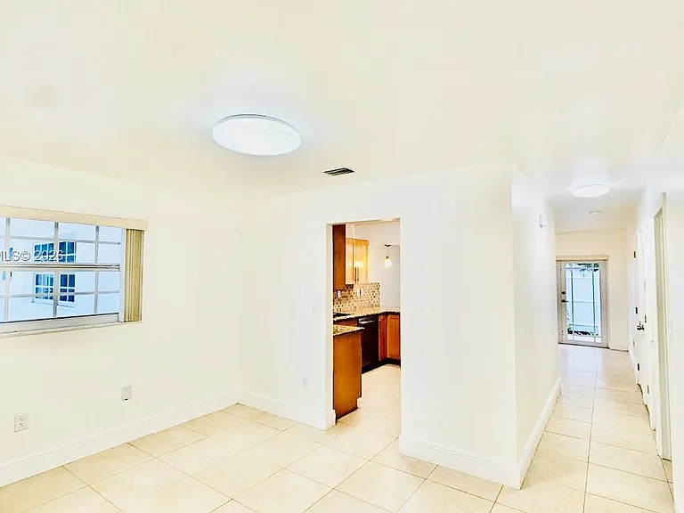 3160 SW 25th Ter — Photo 5