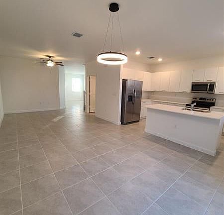 5th image of 12725 NE 24th Ave
