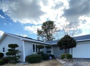 20 Nimbus Rd, Holbrook, NY 11741