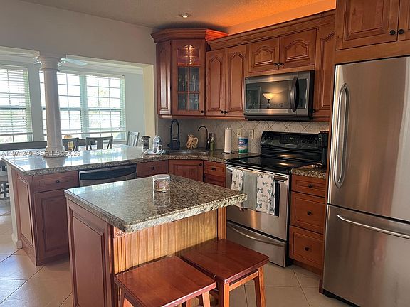 4th image of 6805 NW 75th St