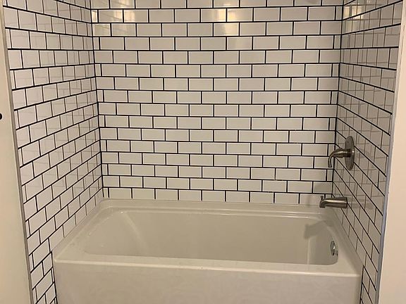 4th image of 221 E Walnut St