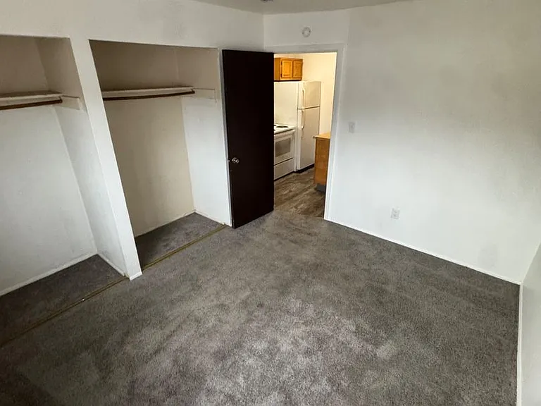 5058 Broadway — Photo 16