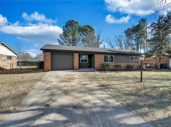 905 Thomas Blvd, Springdale, AR 72762