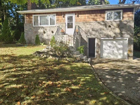 1 Moscato St, Huntington, NY 11743