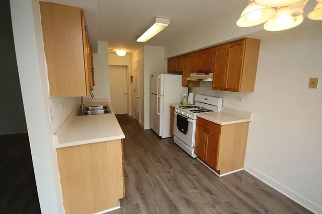 2 bed, 1.5 bath, 1102 sqft, $1,650 — Photo 4
