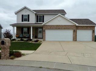 9929 Cessna Ct, Mascoutah, IL 62258