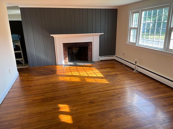 4th image of 26 Iroquois Blvd
