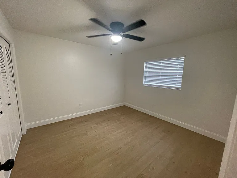 2 Bedroom/1 Bathroom Move-in Ready Townhome w\ 1 Month Free Rent!! — Photo 20