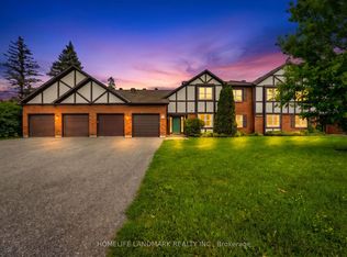 7 Harness Ln #B, Ottawa, ON K2M 1E1