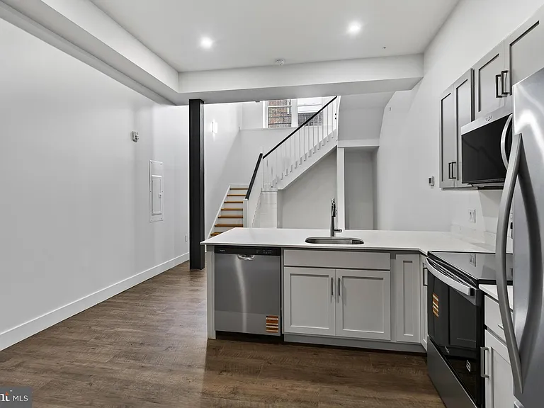 123 S Main St #6 — Photo 5