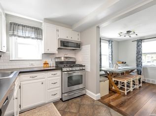 324 Beebe Rd, Mineola, NY 11501