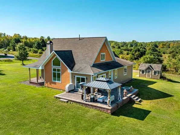 46466 Fairway View Dr, Chassell, MI 49916
