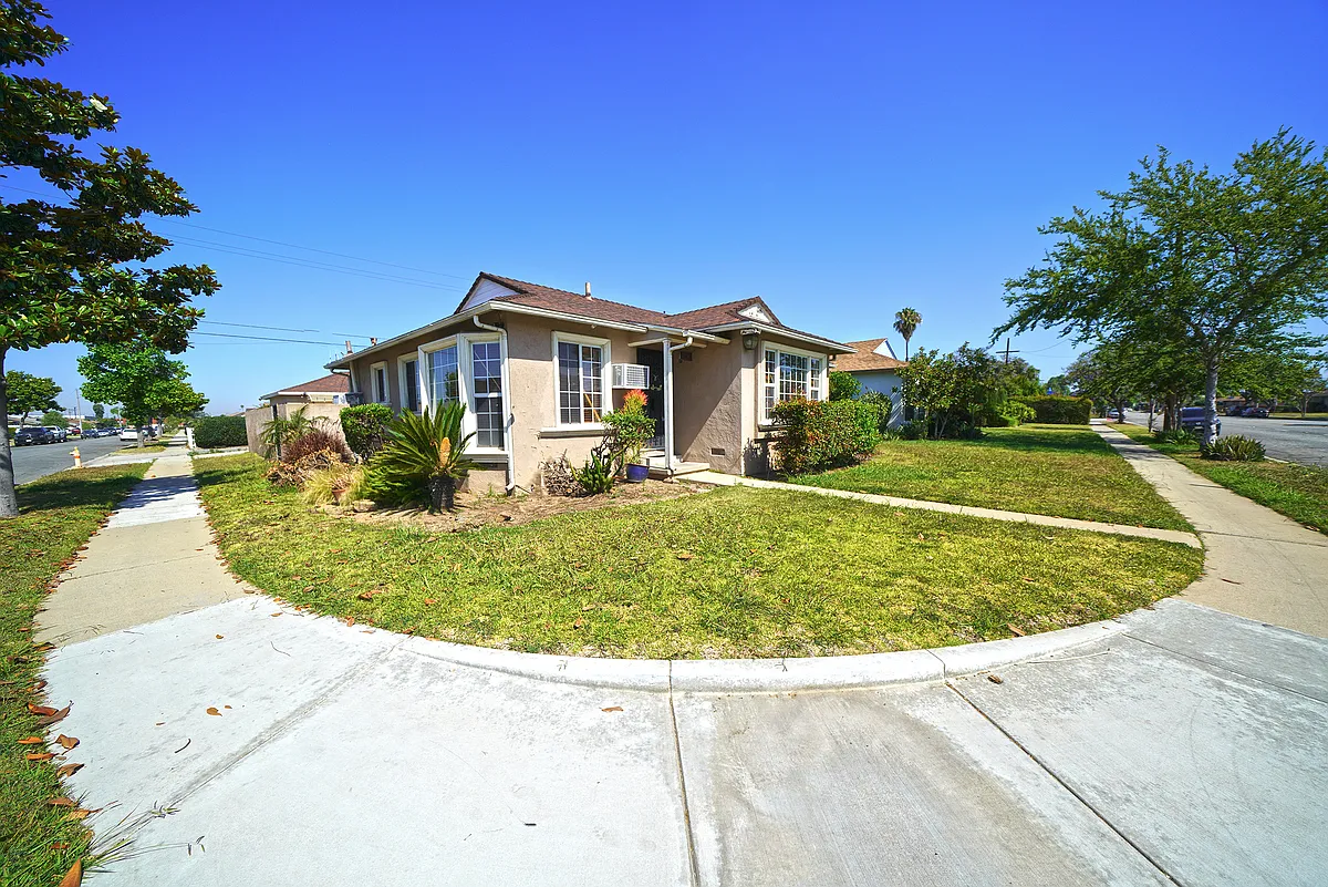 Building Photo - 13719 S San Pedro St