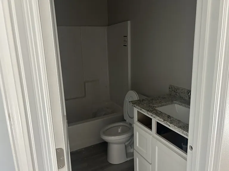 332 Silverstone Cir — Photo 8
