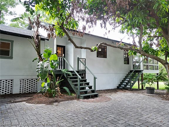 4th image of 2411 Lakeview Dr