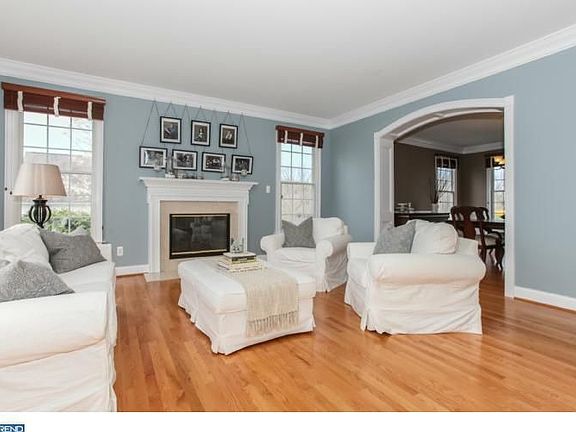 3rd image of 105 Osborne Cir