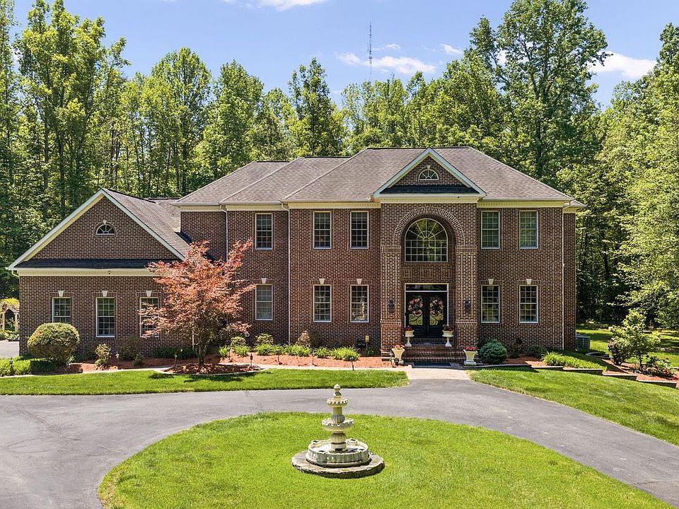 1st image of 10 Caval Cade Ln