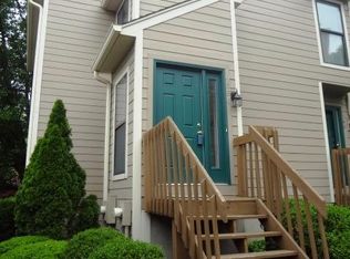 9386 Hunters Creek Dr, Cincinnati, OH 45242