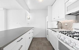 5th image of 222 W 14th St APT 5G