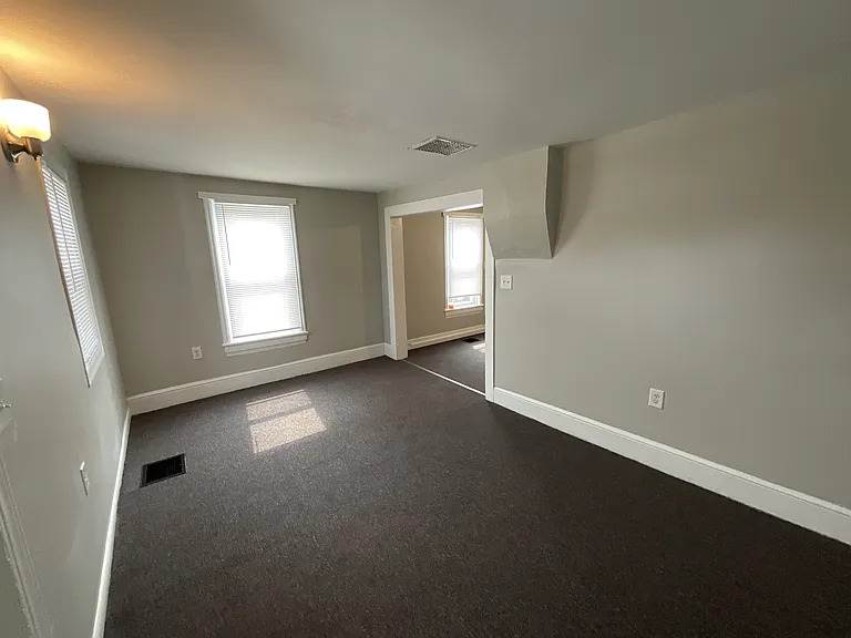138 E South St — Photo 2