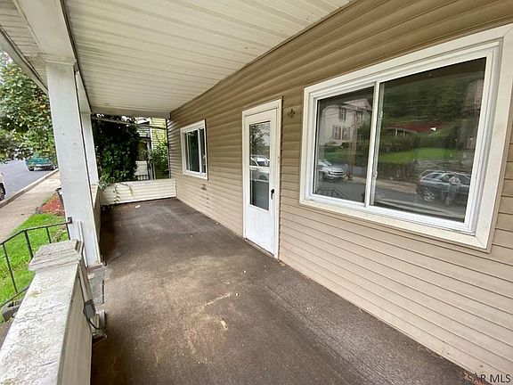 3rd image of 504 Woodvale Ave