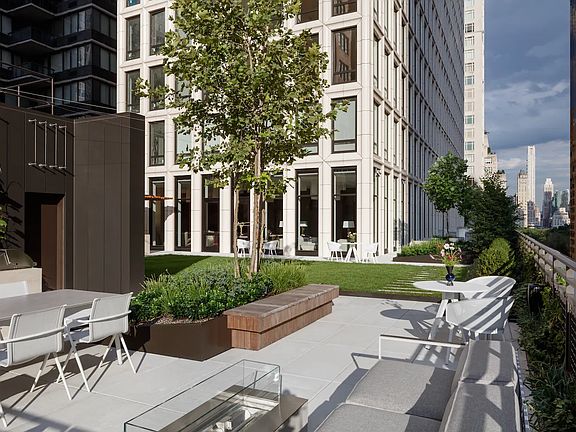 4th image of 15 W 61st St #3A