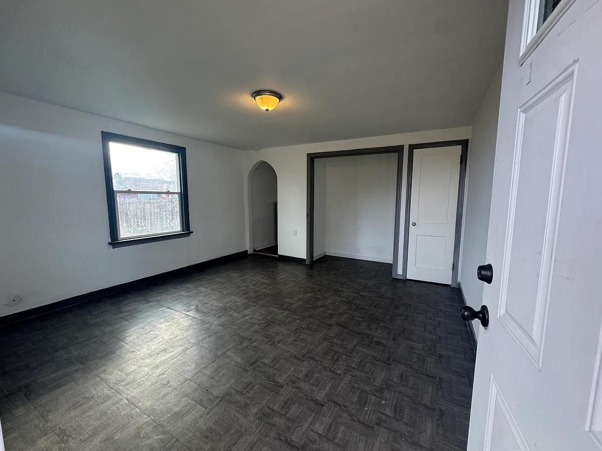 Building Photo - 105 E 1st Ave #1
