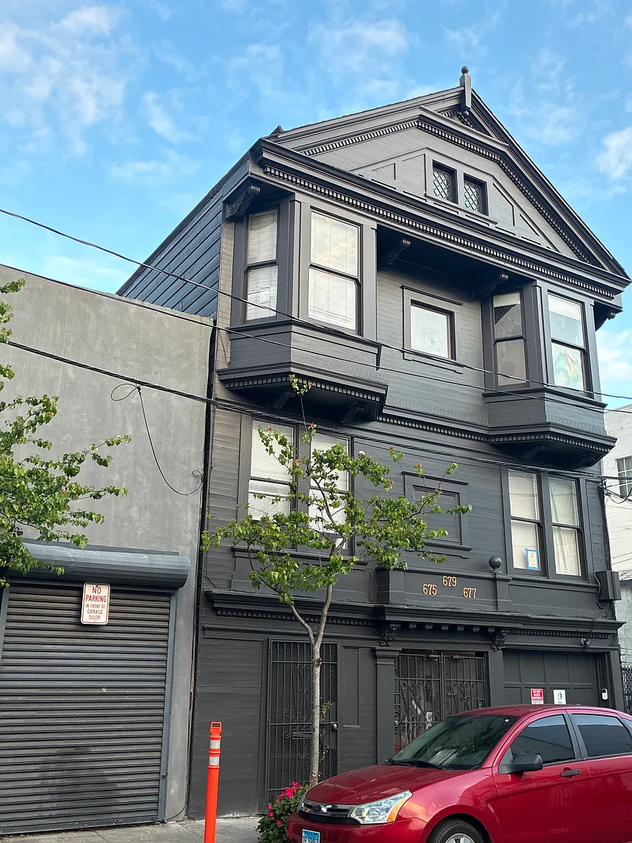 Building Photo - 675 Clementina St