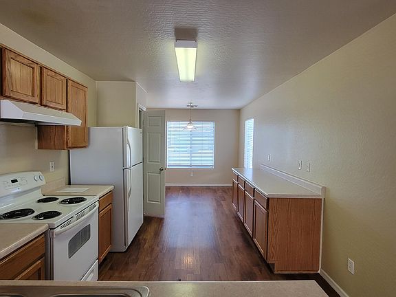 3rd image of 10413 W PIONEER Street