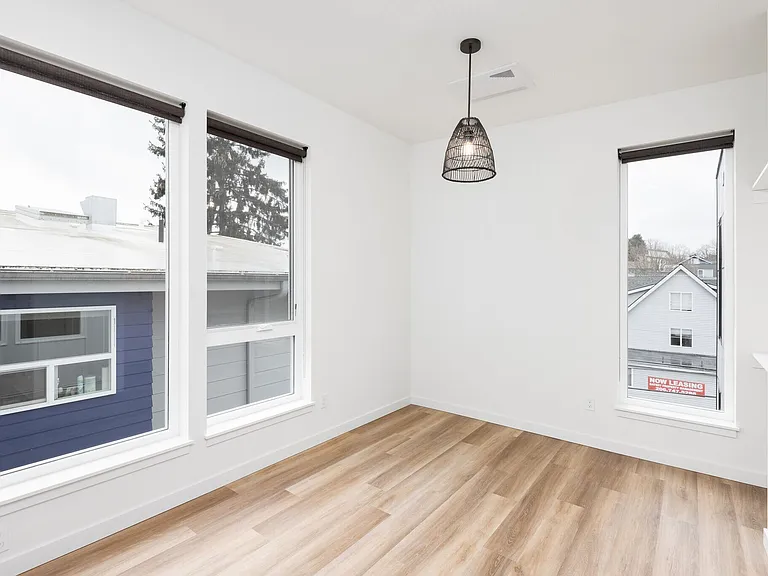 Greta Apartments | Private Kitchen Studio near UW — Photo 7