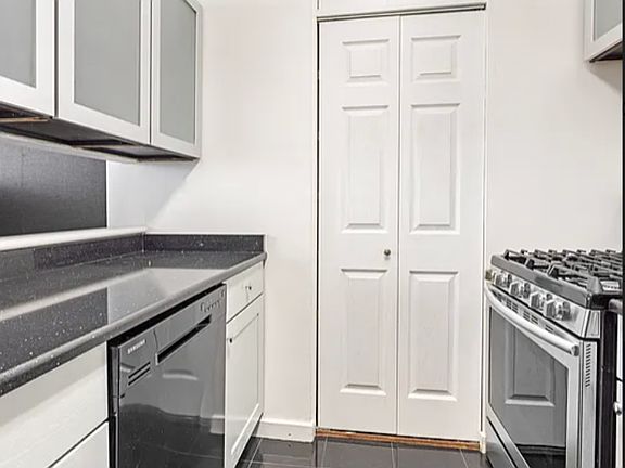 3rd image of 145 E 48th St APT 8C