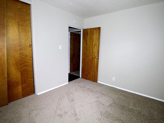 5th image of 4762 Vernon Ave