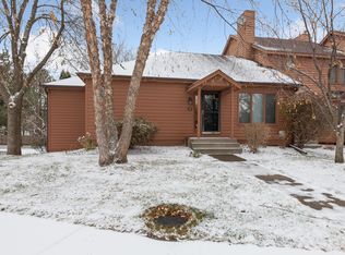 18 Westchester Sq, Burnsville, MN 55337