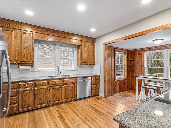 3rd image of 2523 Kool Park Rd NE