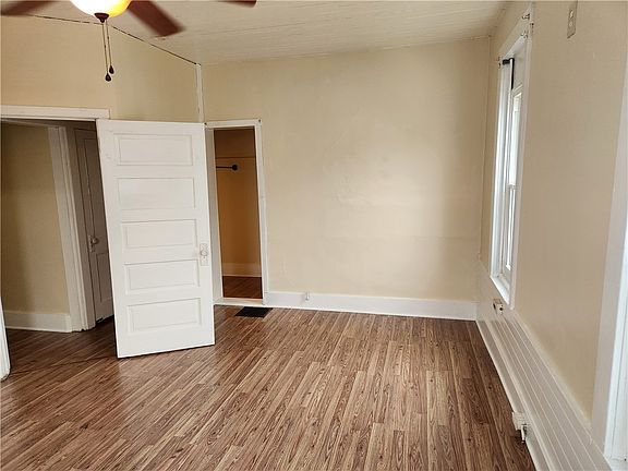 4th image of 309 W Main St