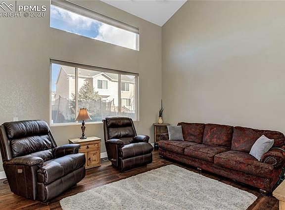 4th image of 1835 Capital Dr