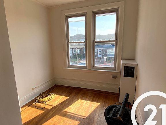 2nd image of 24-32 33rd St #2