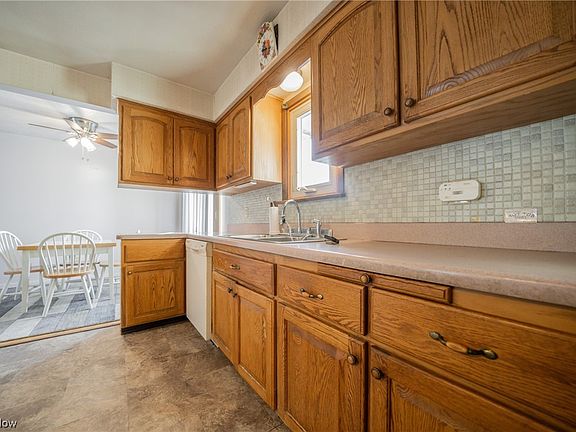 3rd image of 4784 Sunny Ln
