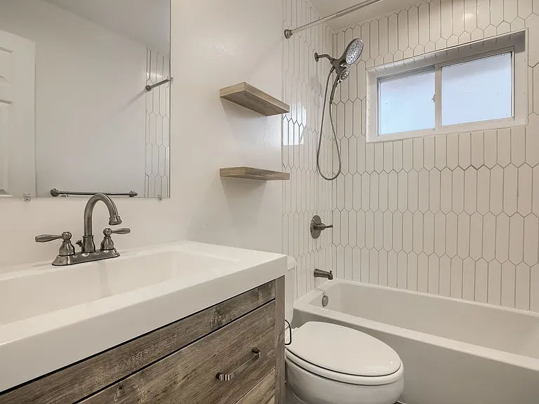 207 Teal St — Photo 31