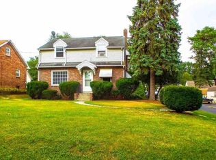 200 Woodland View Dr, York, PA 17406