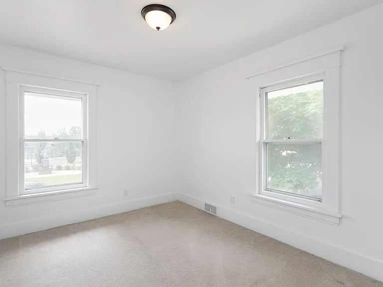 230 E Mishawaka Ave — Photo 8