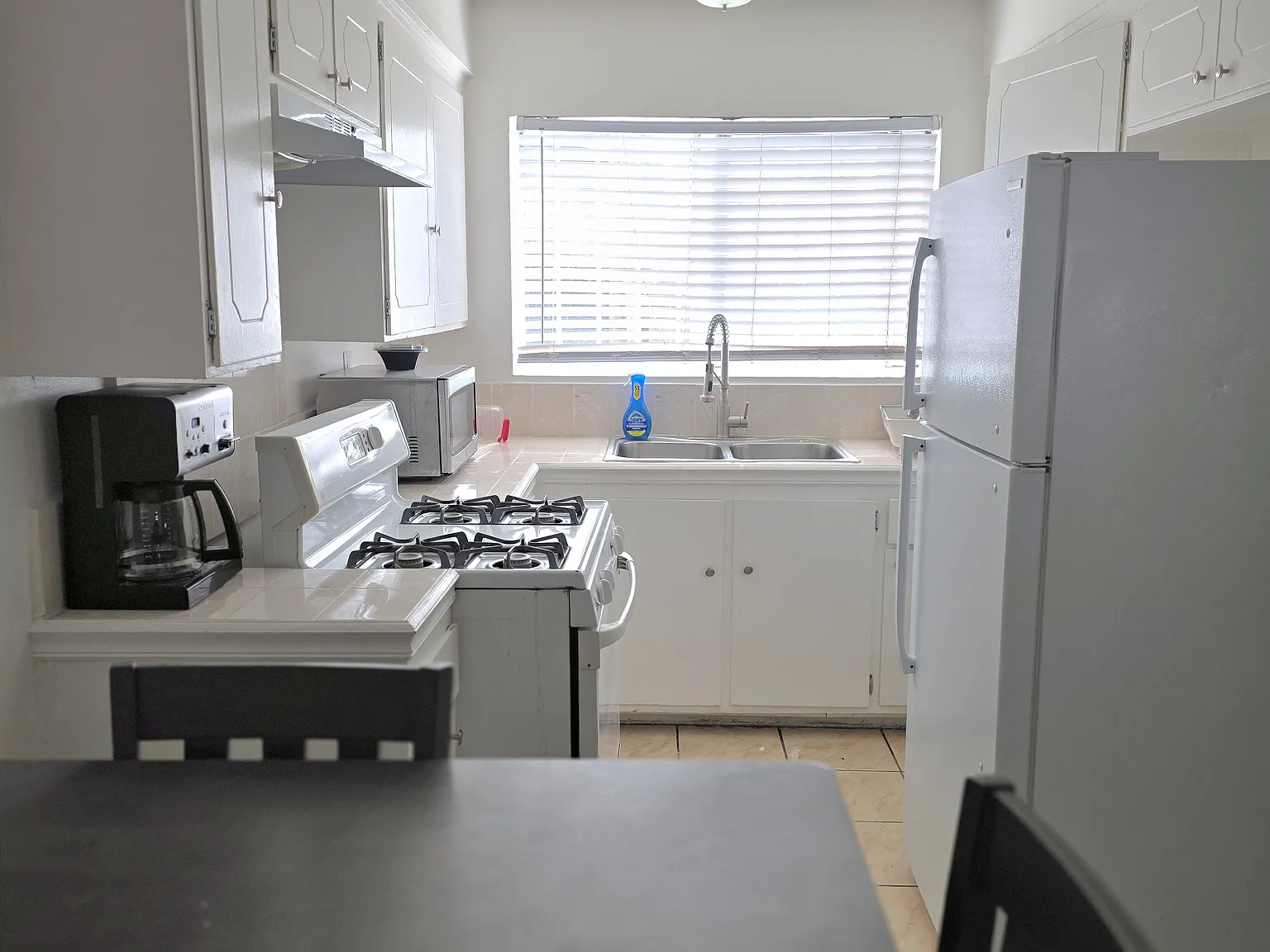 2 bed, 1.5 bath, 1100 sqft, $2,000 — Photo 3