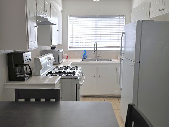 3rd image of 1432 W 106th St #2