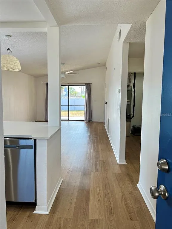 2 bed, 2.0 bath, 1100 sqft, $2,500 — Photo 2