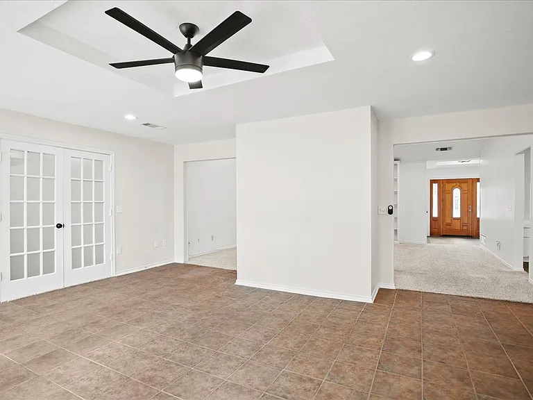 2309 Lawndale Dr — Photo 7