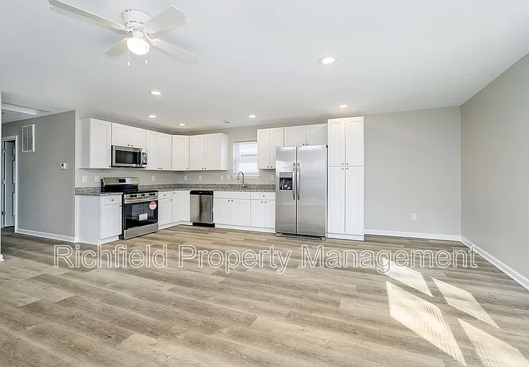 420 S Hamilton Ave #A — Photo 3