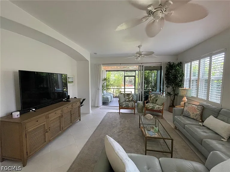 10640 Camarelle Cir — Photo 10