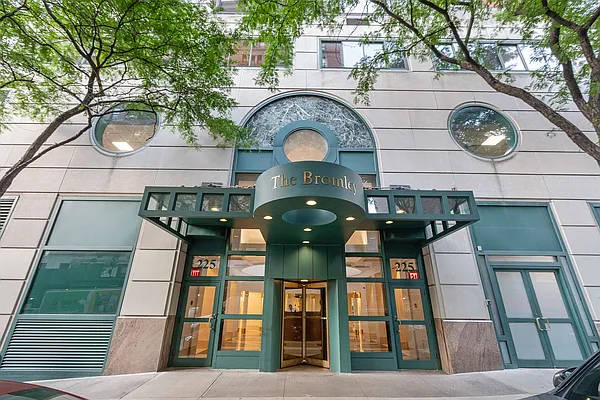 Rented by Mizner Capital Realty | media 32