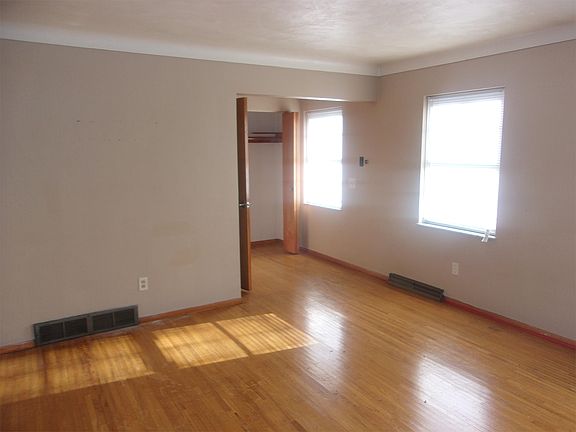 3rd image of 2732 Upton Ave